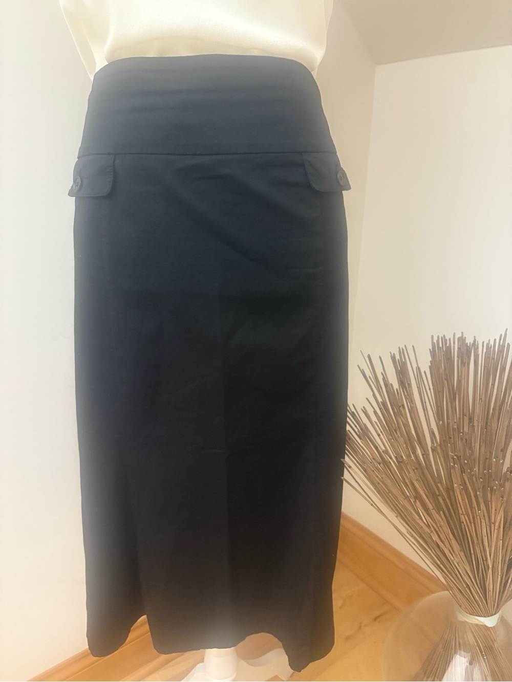 Emporio Armani Black Midi Skirt Button Tab Accents Sz 6 pairs well with anything